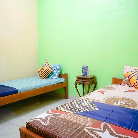 Oyo 2440 Wallet Family Residence Syariah Lumajang エクステリア 写真