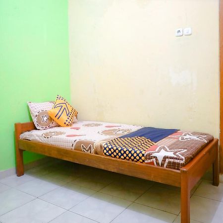 Oyo 2440 Wallet Family Residence Syariah Lumajang エクステリア 写真