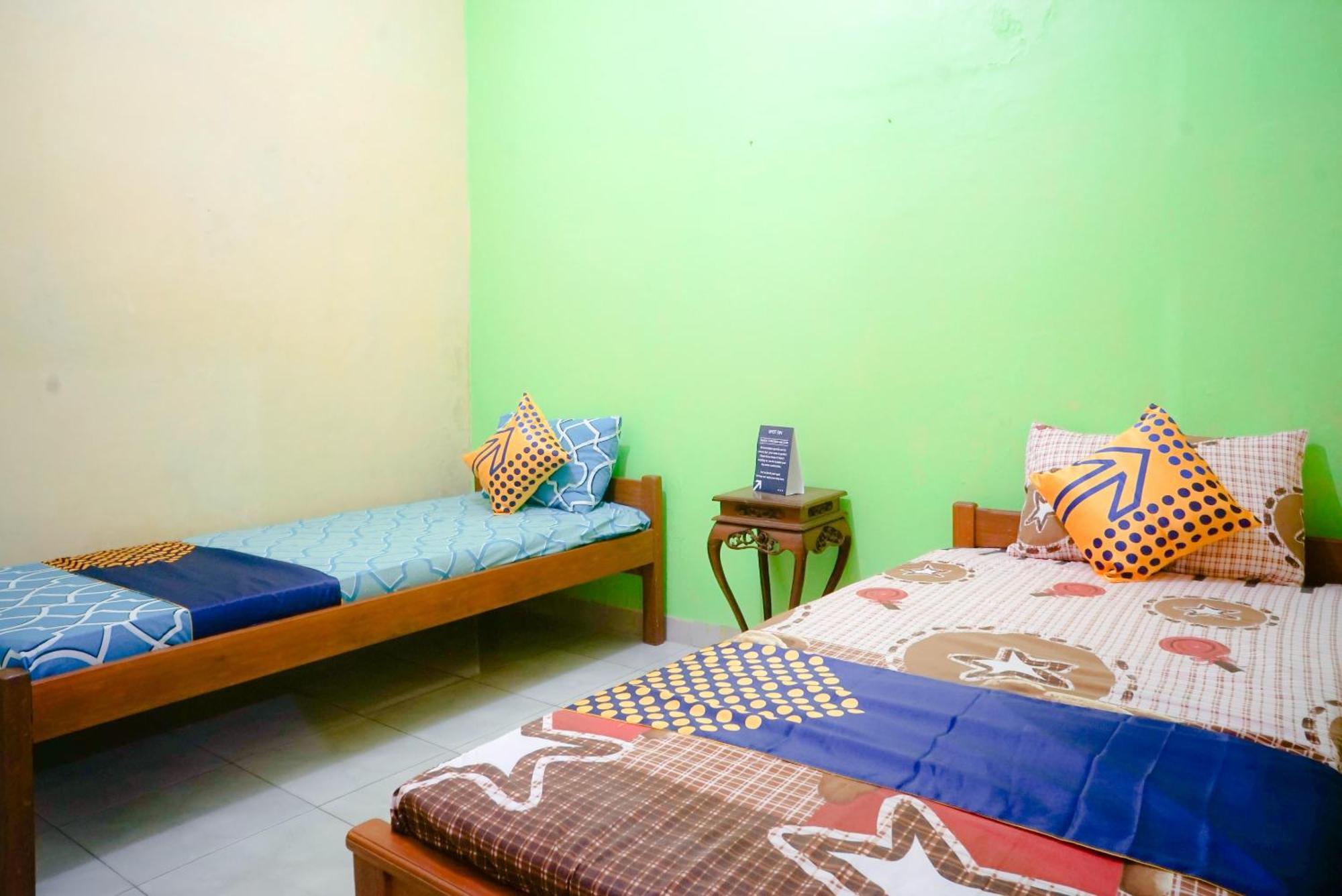 Oyo 2440 Wallet Family Residence Syariah Lumajang エクステリア 写真