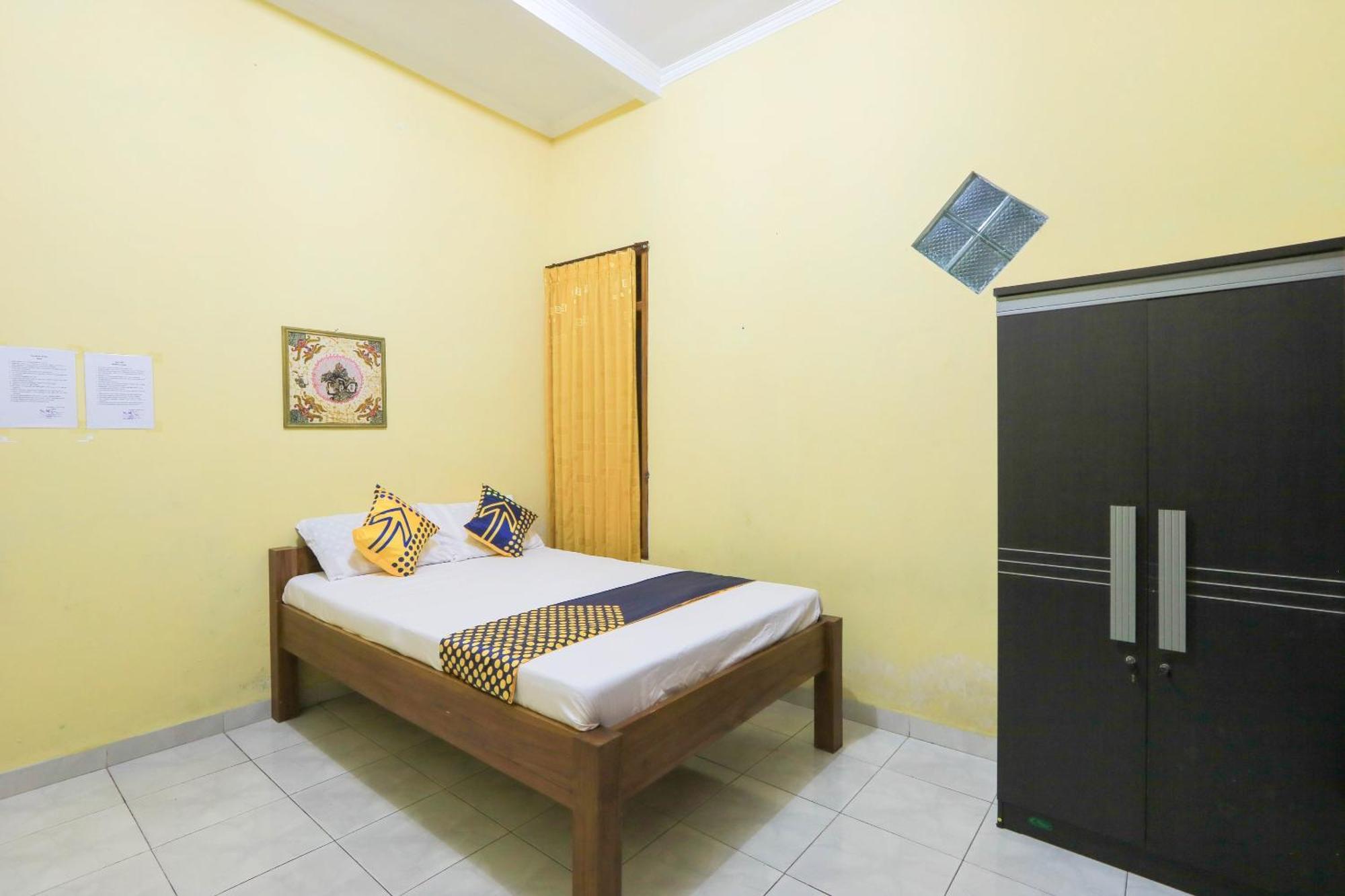 Oyo 2440 Wallet Family Residence Syariah Lumajang エクステリア 写真