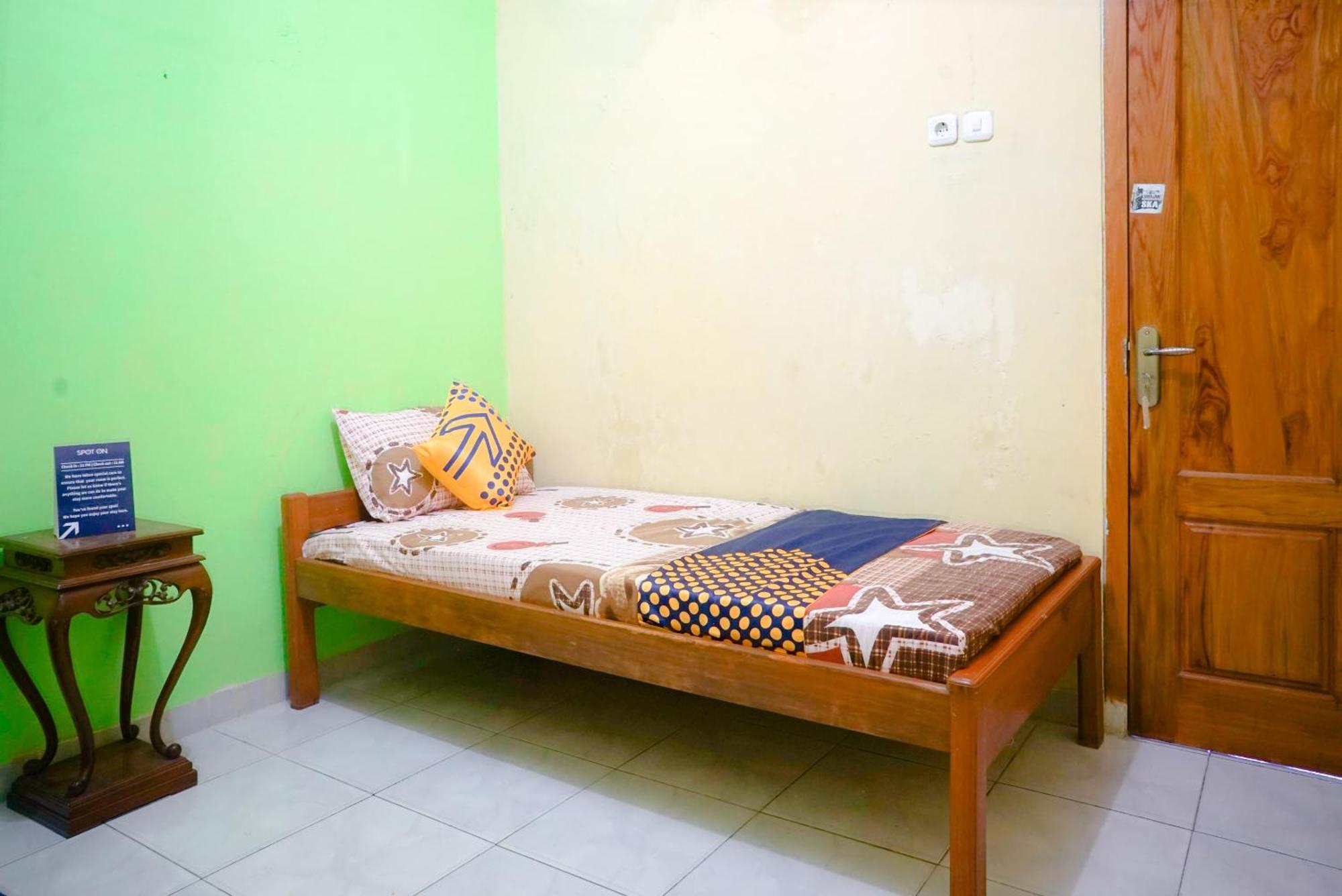 Oyo 2440 Wallet Family Residence Syariah Lumajang エクステリア 写真