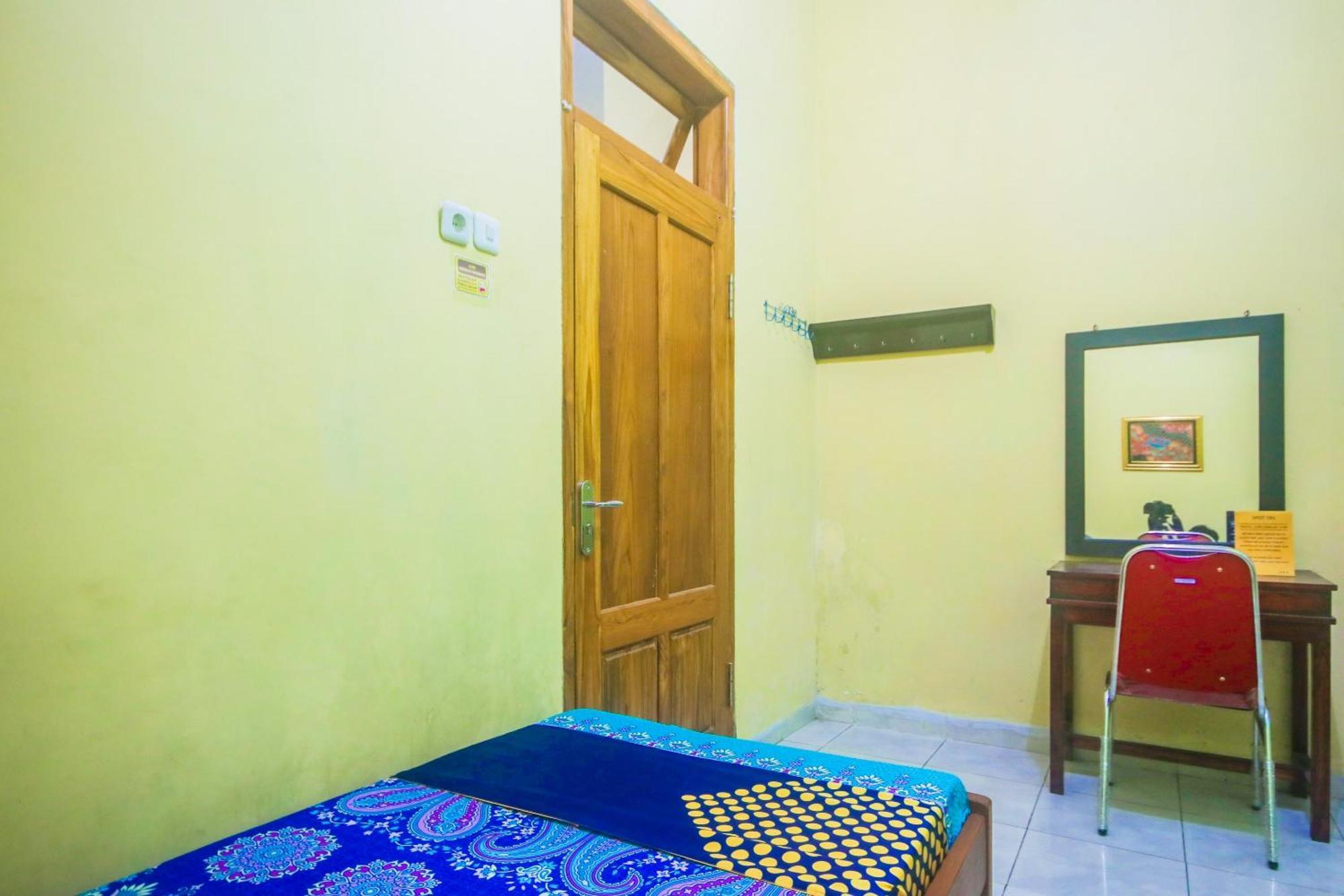 Oyo 2440 Wallet Family Residence Syariah Lumajang エクステリア 写真